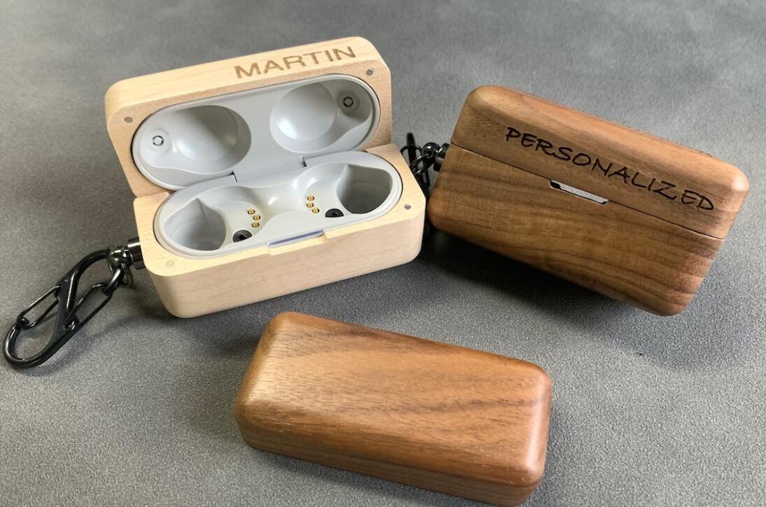 Wooden protective case for earphone