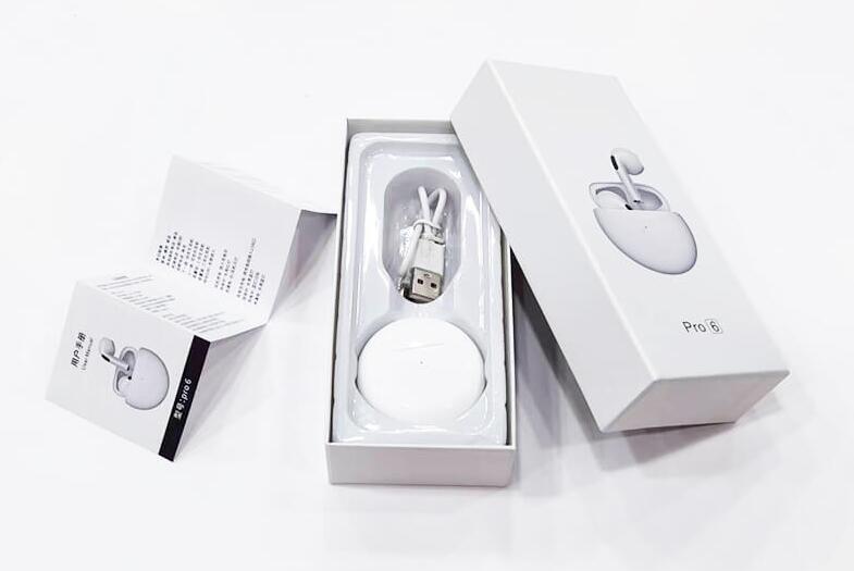 white headphone packaging boxes