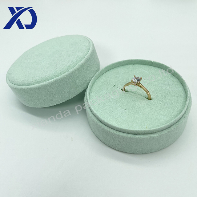 Custom Velvet Round Jewelry Boxes 