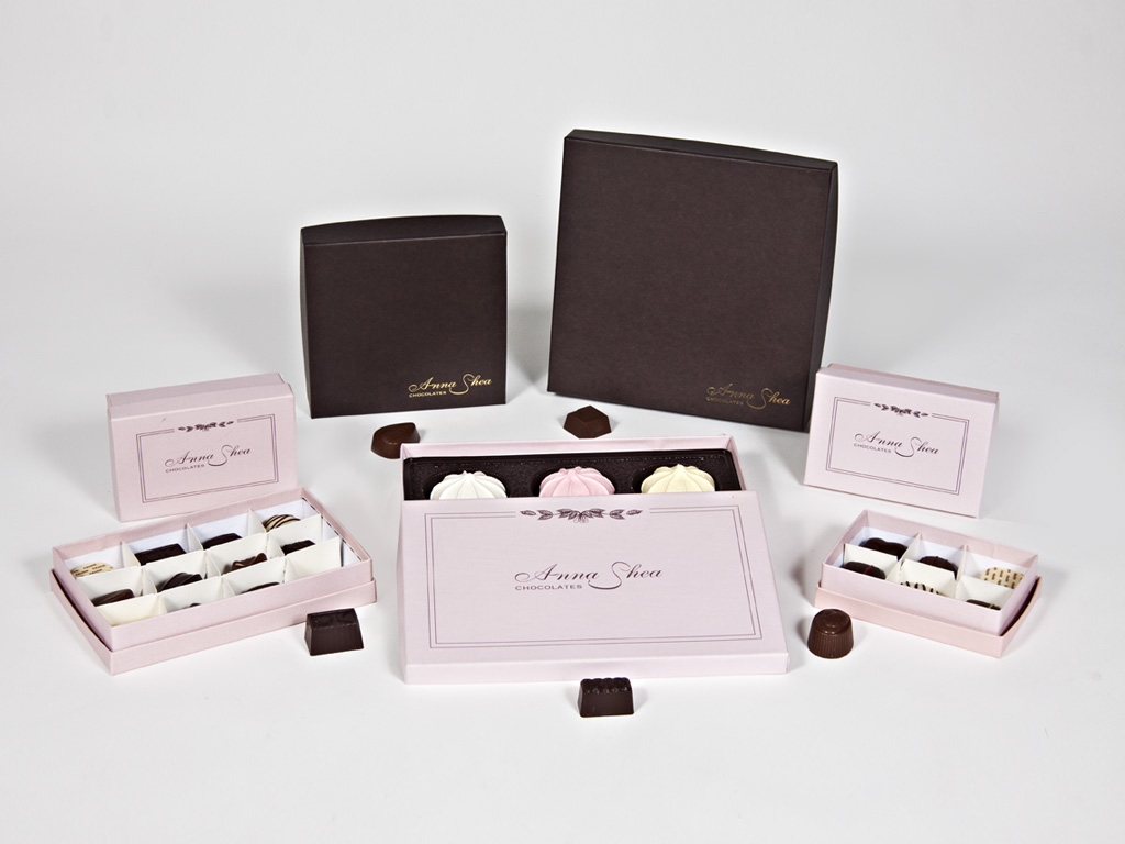 What are the benefits of custom chocolate packaging for candy businesses?