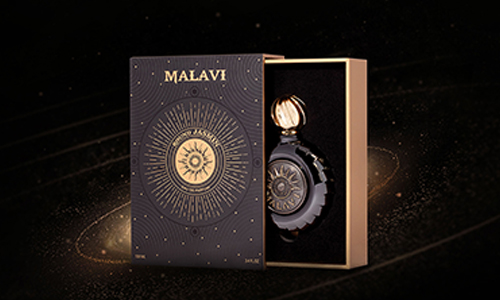 How does the design of the perfume packaging gift box highlight luxury?
